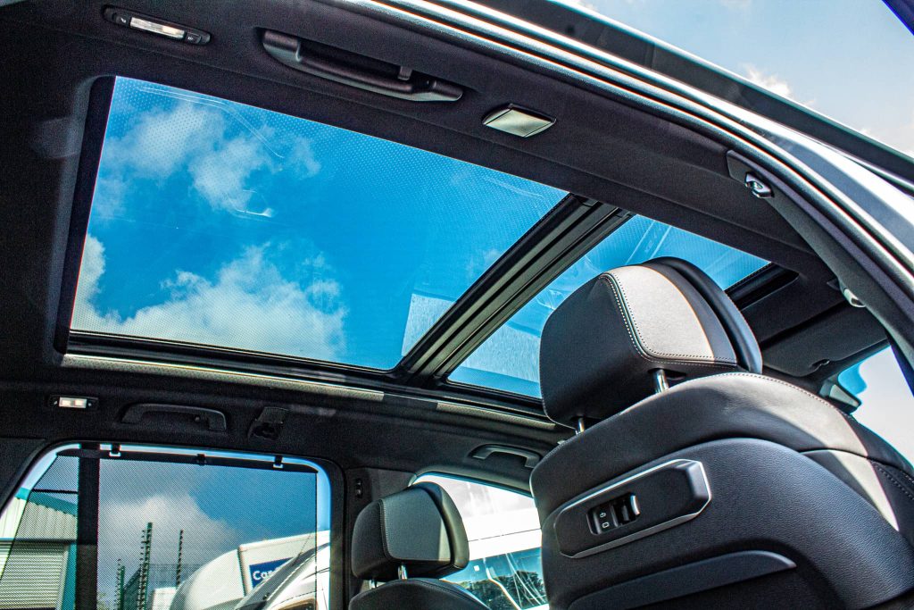 2024 BMW X5 PHEV panoramic roof