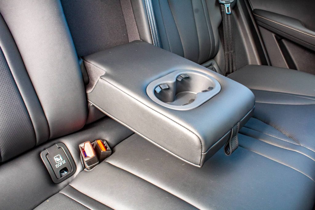 Omoda 5 Rear Cupholder and armrest